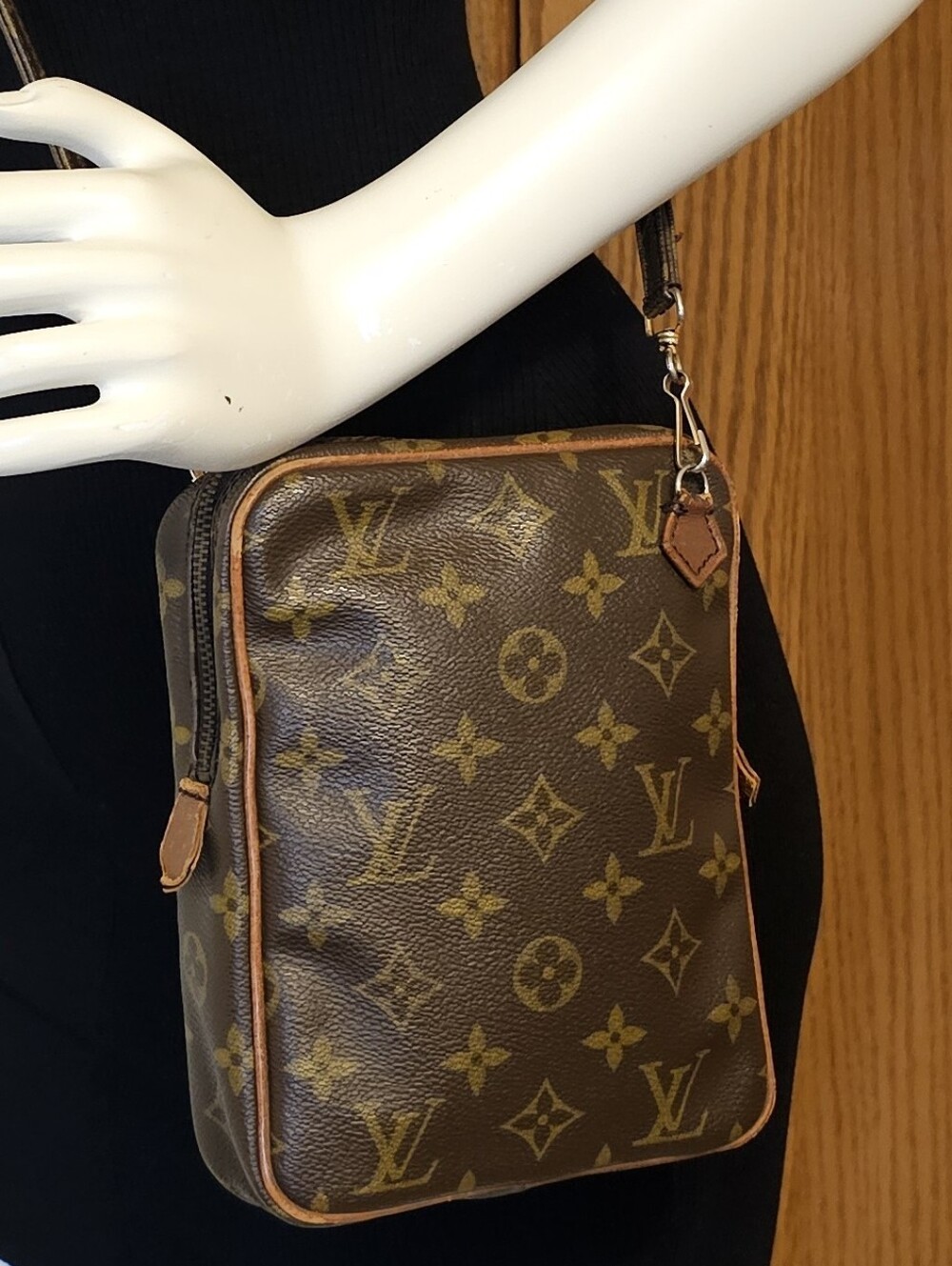 Louis Vuitton Danube Mini Crossbody Bag With COA. - Picture 4 of 16